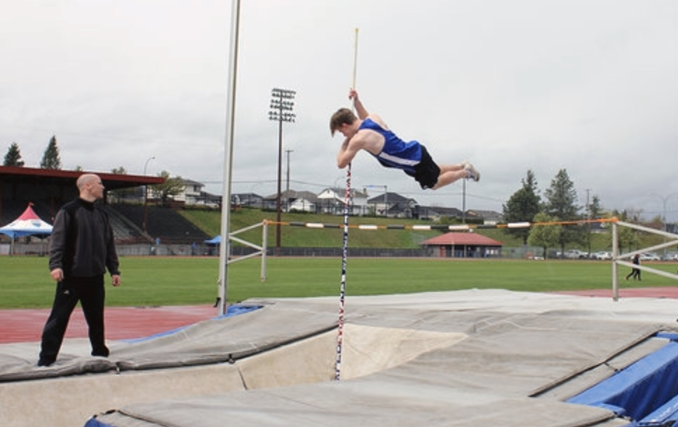 Manitoba pole vaulters jumping at opportunity to grow community